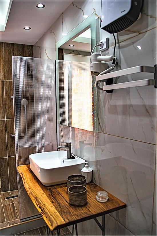 Kassandrou Suite Hot Tub-Jakuzzi - 2 Bedrooms - Big Balcony - Center テッサロニキ エクステリア 写真