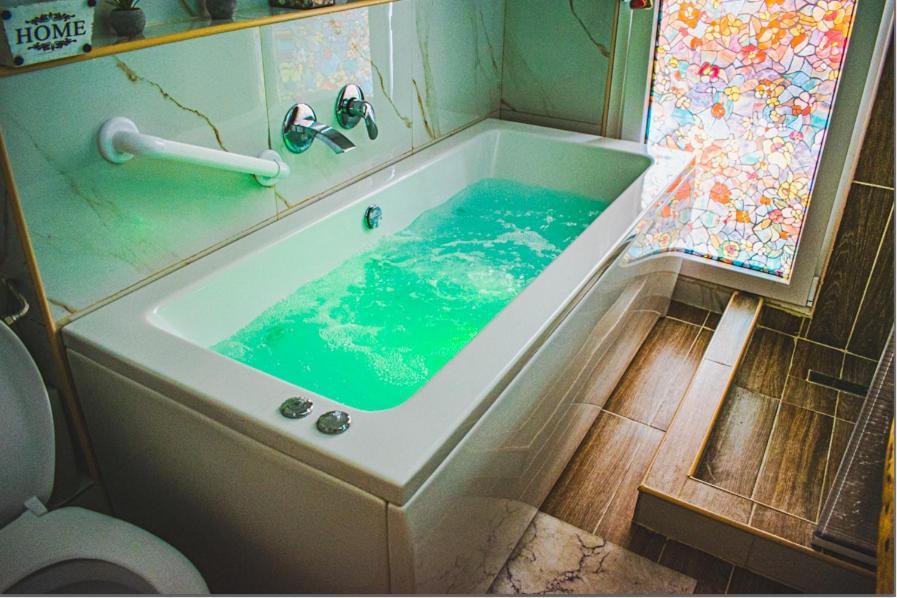Kassandrou Suite Hot Tub-Jakuzzi - 2 Bedrooms - Big Balcony - Center テッサロニキ エクステリア 写真